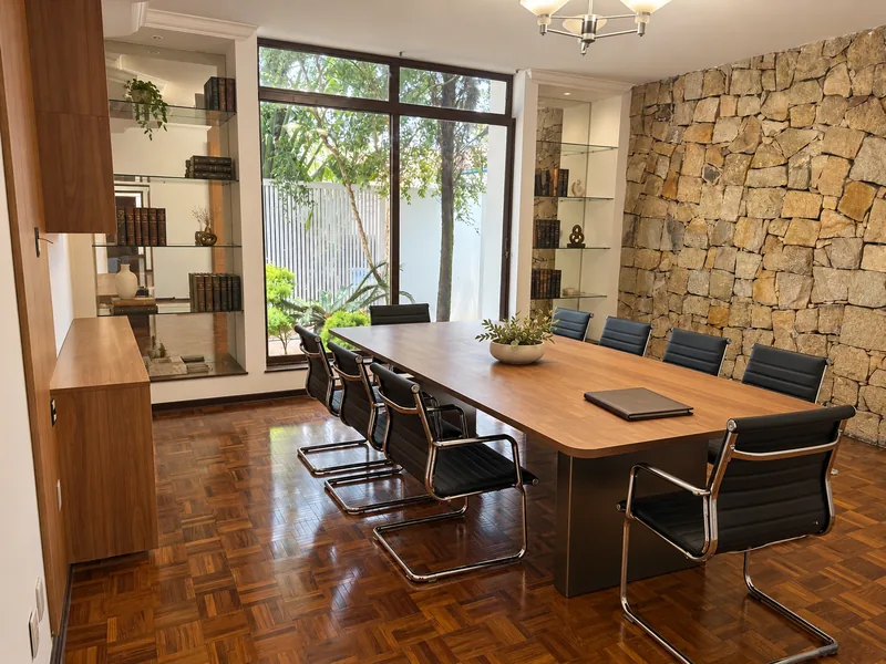 Sala de reunião da sede da Acosta Advogados em Tatuí